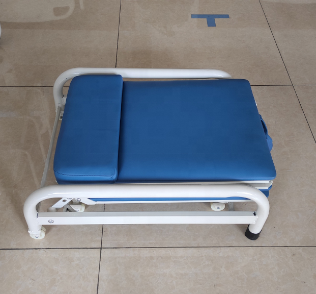 Silla de enfermería del hospital Cama de hospital Metal Super Baja Sala de hospital de plegamiento 2 ruedas disponibles 10 PCS Azul multifunción
