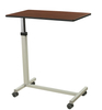 Mesa de comedor del hospital sobre la mesa de la cama de la cama.